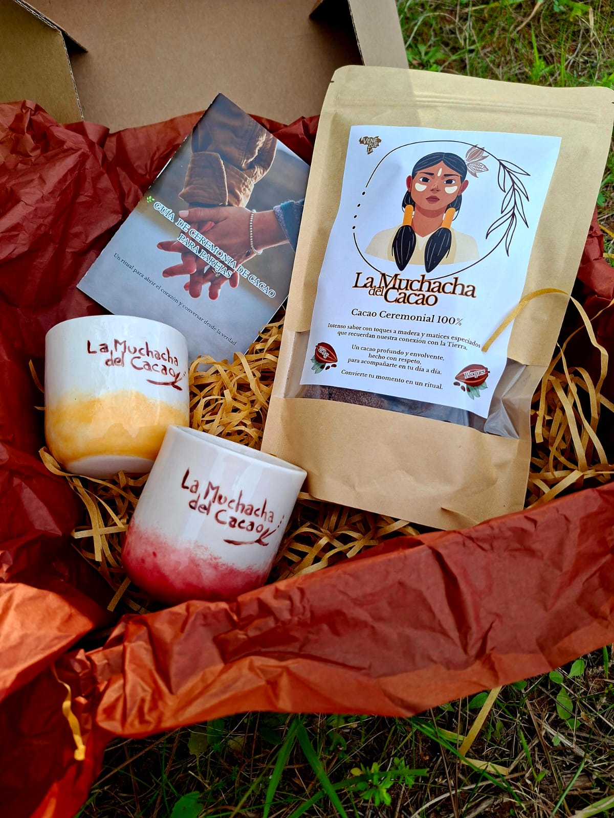 Caja ritual de cacao para parejas con cacao ceremonial 100% bio, dos tazas artesanales y guía de ceremonia de cacao con dinámicas para dos