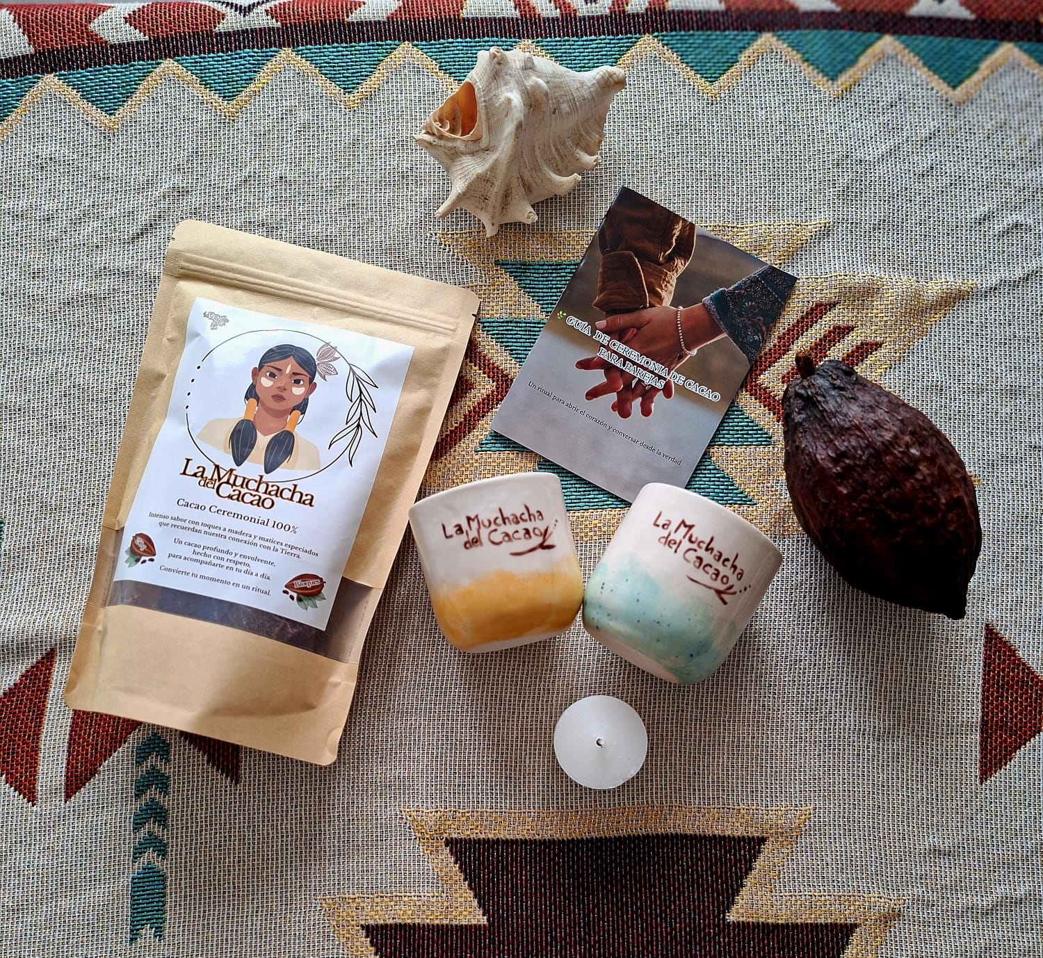 Experiencia de cacao ceremonial para dos con cacao 100% bio, dos tazas artesanales y guía de ceremonia para parejas.